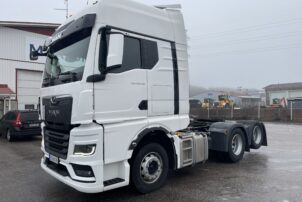 MAN TGX 28.520 6X2 vetopöytäauto