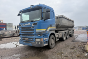 Scania R580 6x4 ja CARNEHL puoliperäkärry