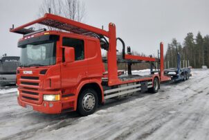 Scania 380 autojenkuljetusyhdistelmä