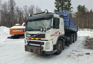 Volvo FM12-VTA4211-8X2 aurausvarustuksella
