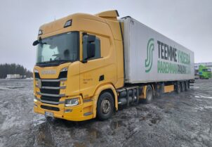 Scania R410 CNG kaasu + Schmitz 2-lämpövaunu