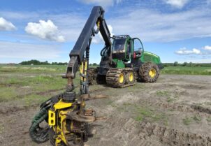 John Deere 1070E Harvesteri