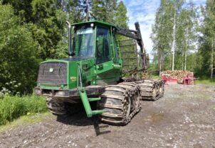 John Deere 810D